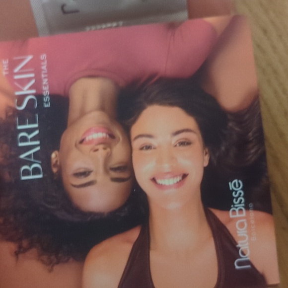 Sample Bundle With Small Pouch - Picture 7 of 8